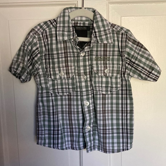 Kenneth Cole 18M short sleeve button down shirt. Green and grey. EUC - Picture 1 of 3